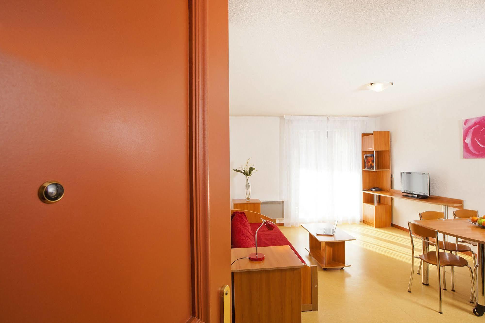 Sejours & Affaires Geneve Saint Genis Aparthotel Exterior foto